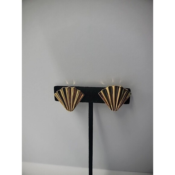 Vintage Monet Earrings Clip On Gold Tone Fan Shaped Jewelry Costume - Picture 5 of 12